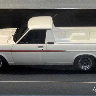 IGNITION MODEL - NISSAN SUNNY TRUCK LONG (B121) WHITE 1/18 IG1438