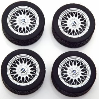 K+K - BMW E30 18-inch WHEEL+TYRE SET  1/18  KKDCACC019